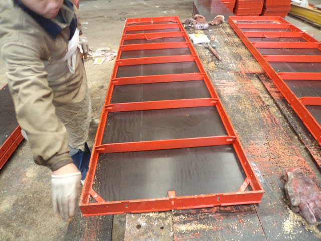 Регулируемая опалубка для бетонных колонн Zeemo со стальной рамой