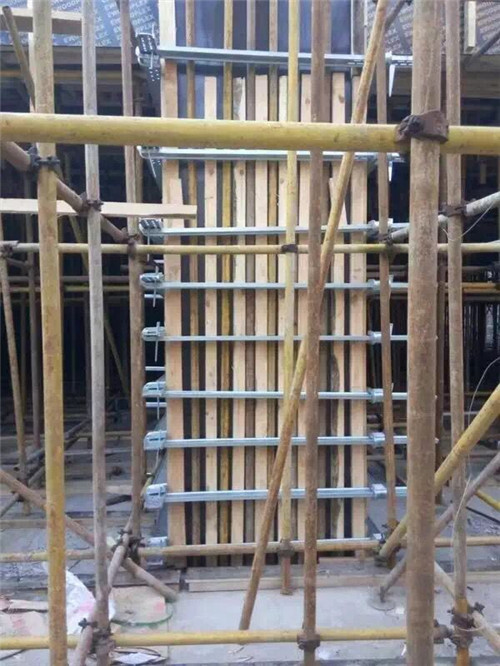 Зажим для бетонной колонны