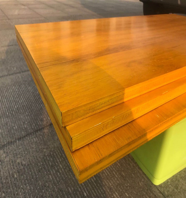 Zemo Высококачественная фанера 21/27 мм из 3-слойной фанеры с ельной сосной и отболенами.