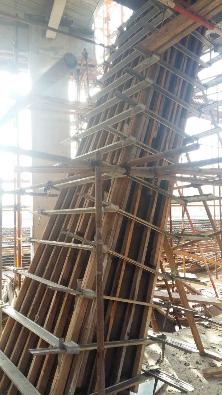 Зажим опалубки колонны