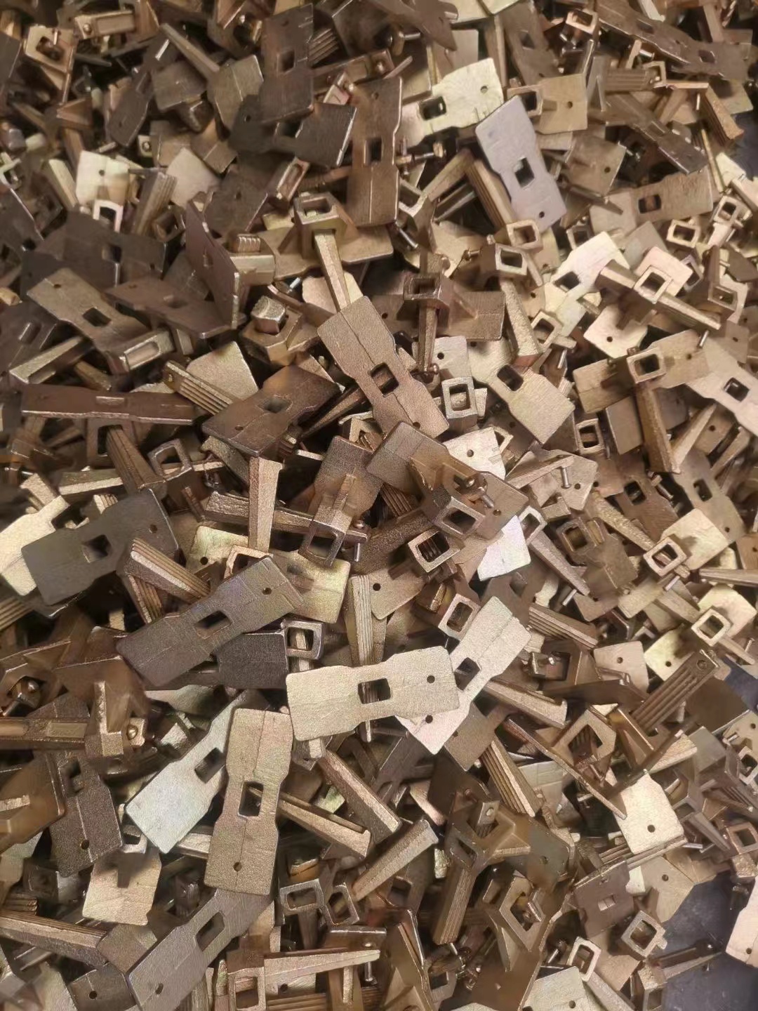 пружинный зажим