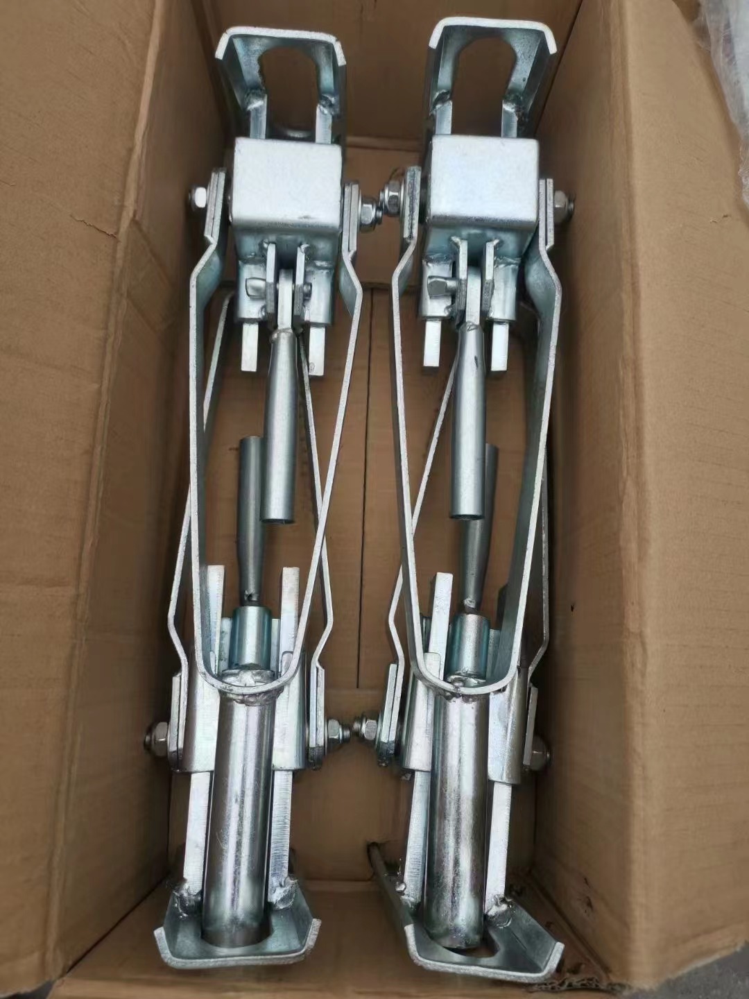 пружинный зажим